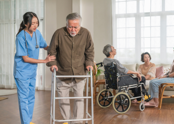 Đau khớp ở người già: Những thông tin quan trọng bạn cần biết?