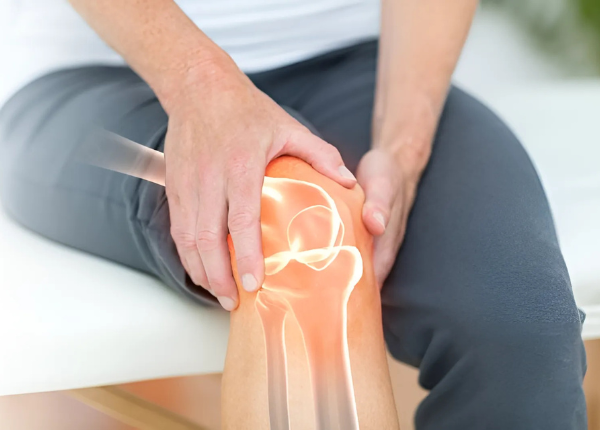 Đau khớp ở người già: Những thông tin quan trọng bạn cần biết?