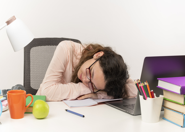Uống rượu gây mất ngủ có đúng không? Làm sao để cải thiện?