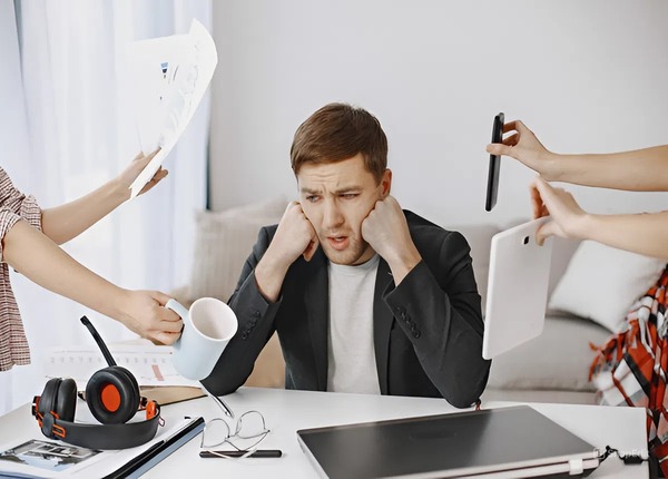 Dấu hiệu làm việc quá sức và hậu quả đi kèm