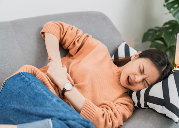 Bệnh sỏi túi mật, viêm túi mật cấp cũng gây ra các cơn đau tức hạ sườn phải