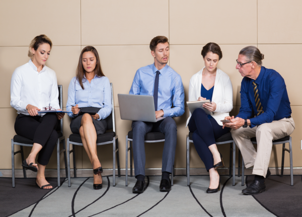 Việc đứng hay cố định một tư thế dễ gây viêm bao hoạt dịch