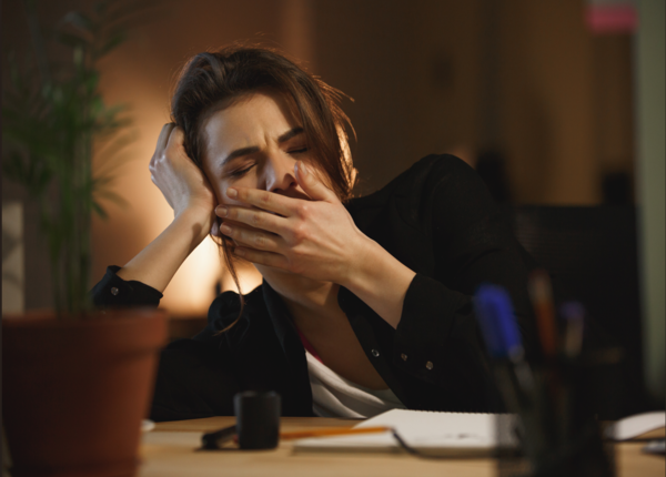 Tác hại của thức khuya với sức khỏe và cách điều chỉnh giấc ngủ