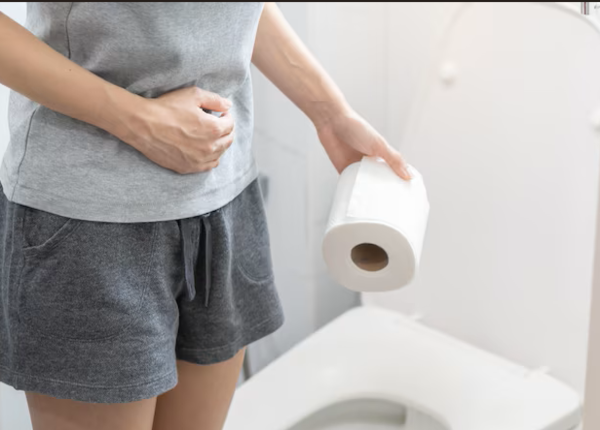 phân lỏng, táo bón là dấu hiệu loạn khuẩn đường ruột dễ gặp