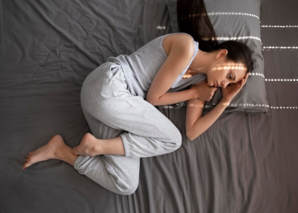 Nhiều người nhầm lẫn cơn co giật với cơn giật mình khi ngủ