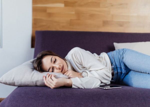 Những người ngủ ngáy hay khó thở có thể nằm nghiêng giúp dễ ngủ hơn