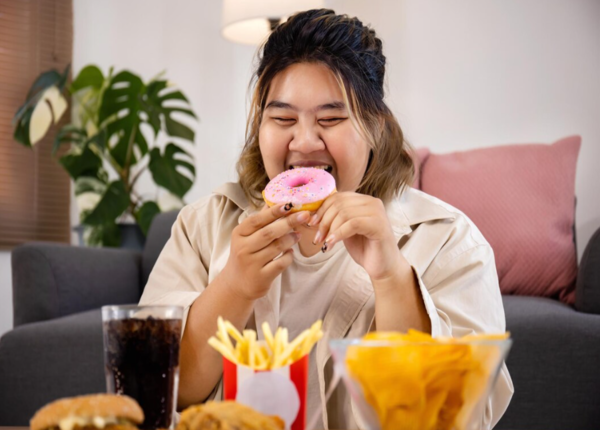 Nguyên nhân gây tình trạng phân sống do việc ăn tống quá nhiều thực phẩm thô tiêu