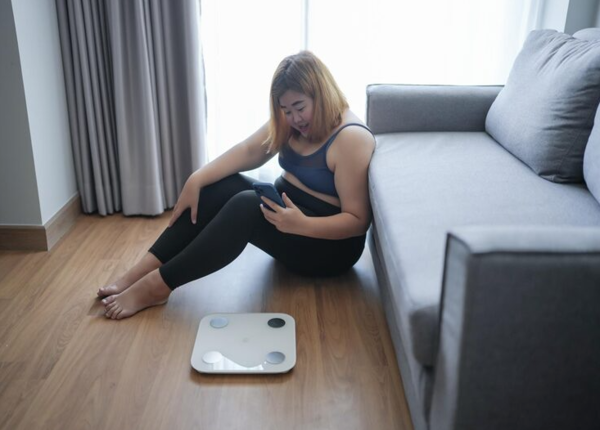 Khớp gối lỏng, mất thăng bằng là dấu hiệu ở khớp gối