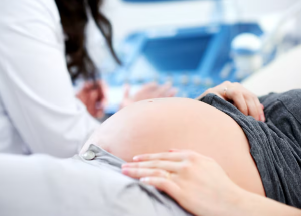 Tam cá nguyệt thứ hai là gì? Những thay đổi của mẹ và thai nhi