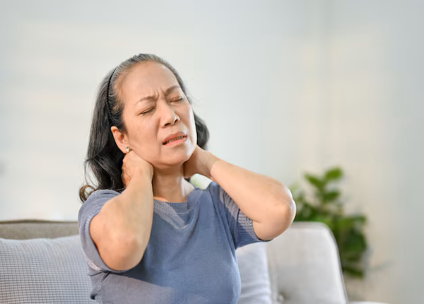 Tại sao chúng ta lại dễ mắc thoát vị đĩa đệm