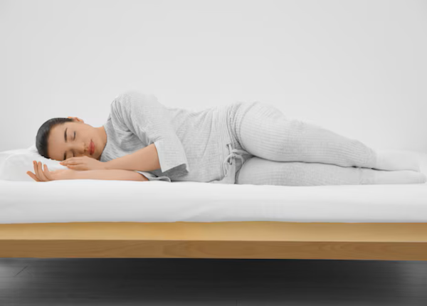 Tư thế nằm ngủ đúng cũng giúp bạn chế tình trạng trào ngược